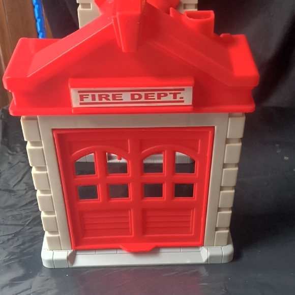 Fire Department + Garage + Character Hap-P-Kid Playset - Picture 4 of 10